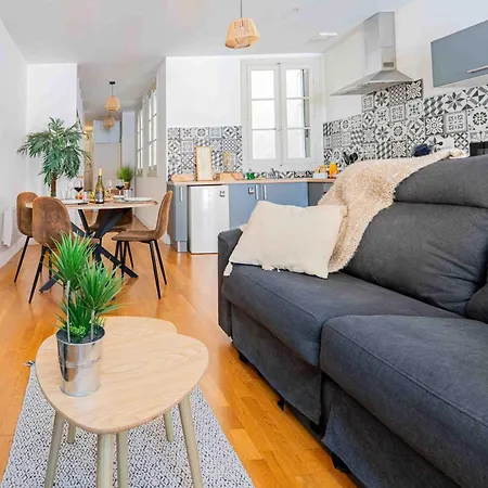 Apartment Le Petit Balcon De Verdun - Charme Francais, Central, Balcon, Equipe